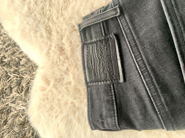 Jean levis skinny noir W30 L30 - photo numéro 2