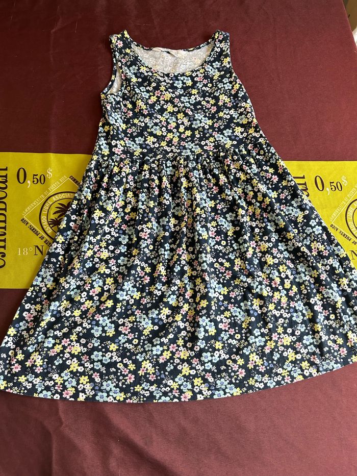 Robe sans manches bleu marine à fleurs 6/8 ans