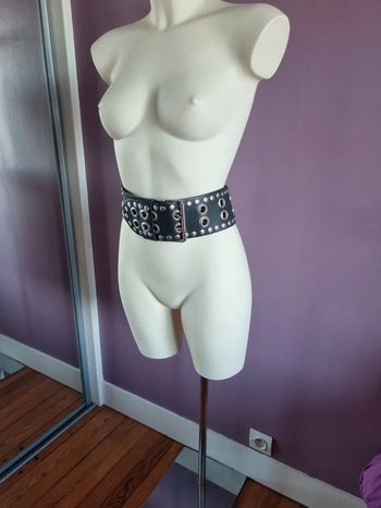 Ceinture en cuir noir avec œillet vintage