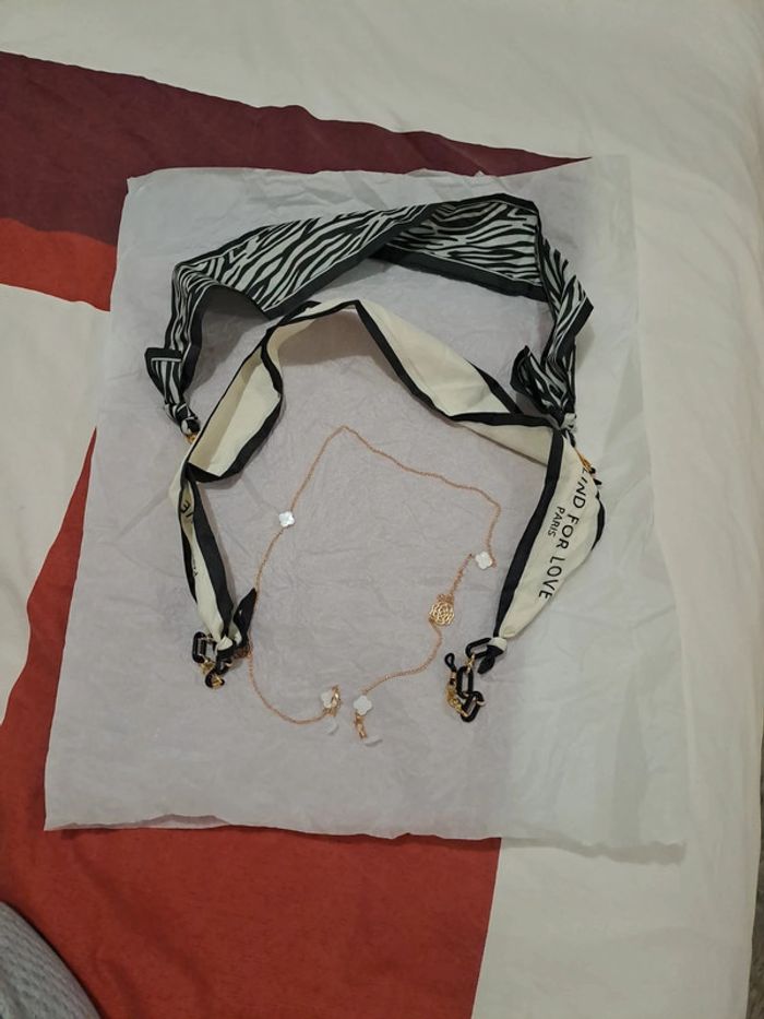 Attache lunettes neuves