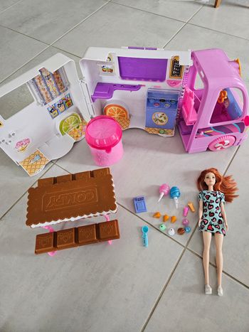 Camion glace poupée