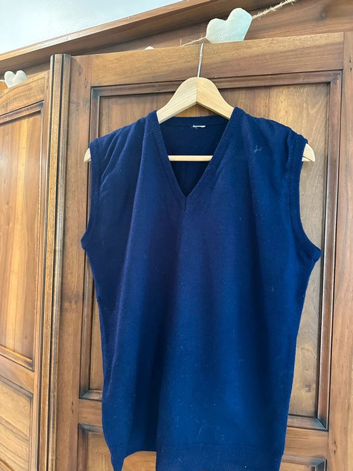Pull bleu en V sans manches - photo numéro 2