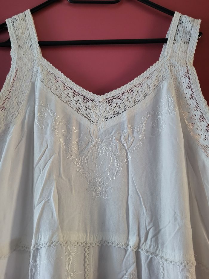 Robe blanche neuve - photo numéro 3