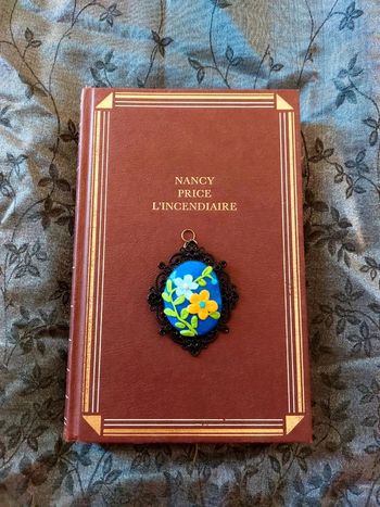 Magnifique pendentif médaillon style camé vintage