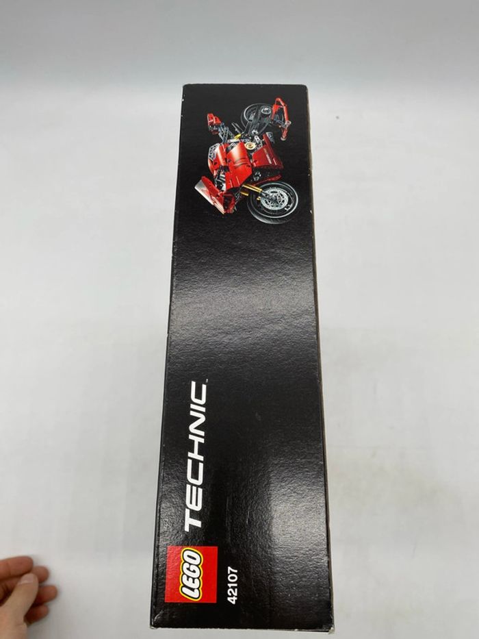 Lego Technic Ducati Panigale V4 R - photo numéro 6