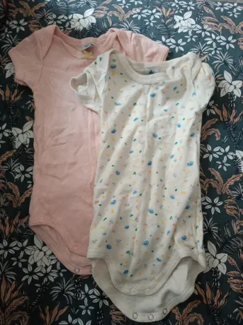 Lot de 2 bodies manches courtes petit bateau 74cm rose jaune bleu