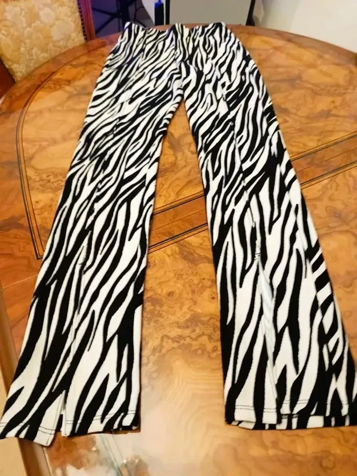 Pantalon Evasé Neuf Stradivarius Taille XS - photo numéro 1