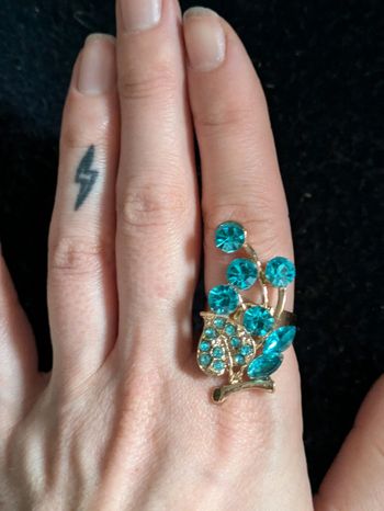 Bague fantaisie avec des strass