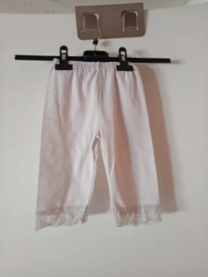 Joli legging blanc. 2 ans - photo numéro 6