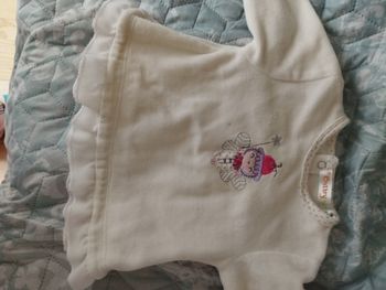 Pull avec dentelle en bas