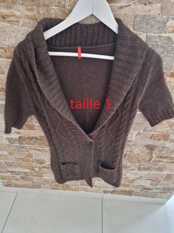 1 veste marron taille 1 manche mi court  marque miss captain