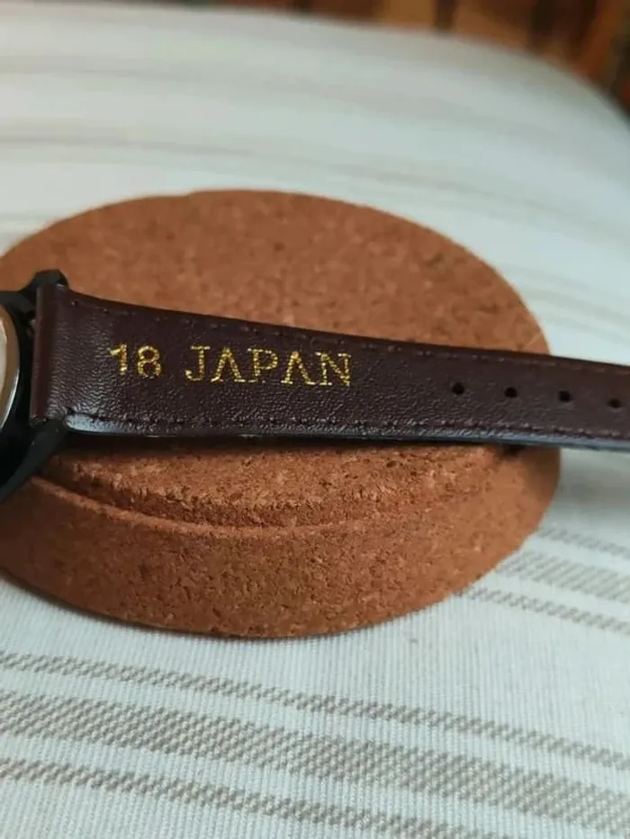 Montre noire et marron, cuir, style vintage, rétro - photo numéro 3