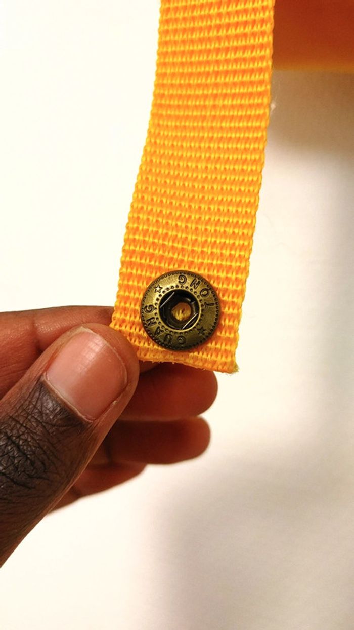 Sac à dos en nylon tissu solide jaune et beige en très bon état - photo numéro 7