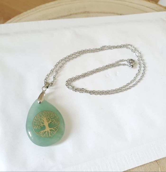Collier pendentif pierre Aventurine
et chaîne cuir - photo numéro 2