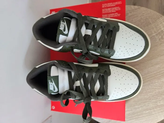 Nike dunk low taille 37,5 neuves blanc kaki - photo numéro 5