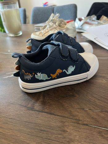 Baskets dinosaures 