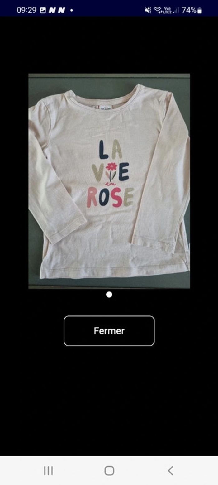 Haut fille tape à l'oeil