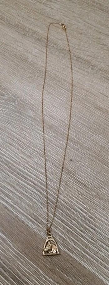 Chaîne avec son pendentif