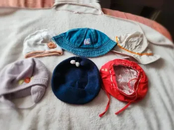 Lot 6 chapeaux de 6 mois a 24 mois