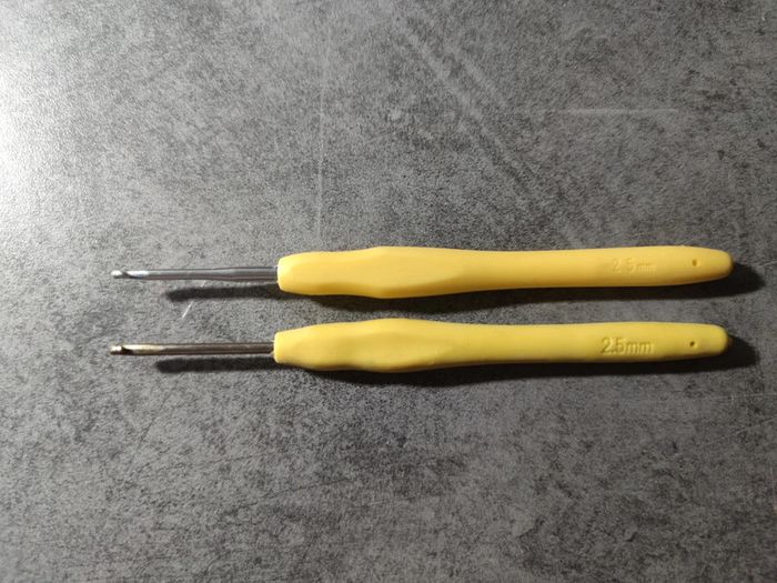 Lot de 2 crochets ergonomiques manche en silicone 2.5 mm