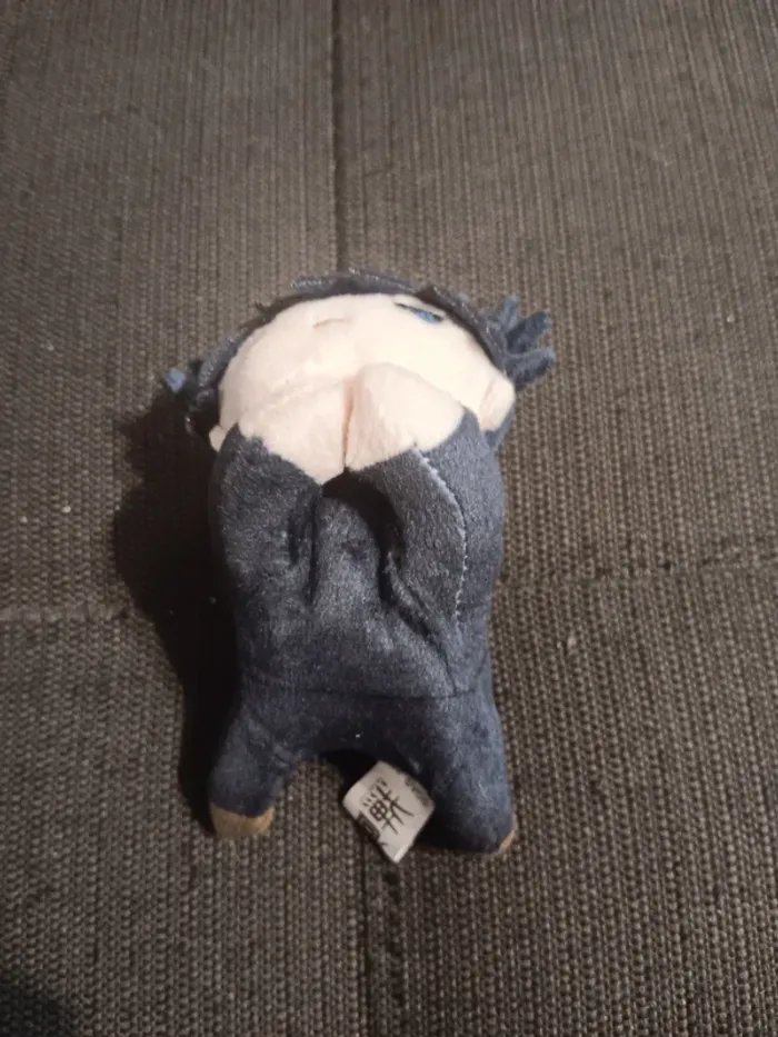 petite peluche pince megumi jujutsu kaisen - photo numéro 3