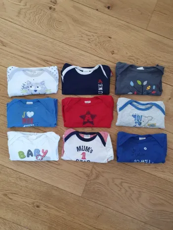 Lot 9 bodies Absorba 6 mois