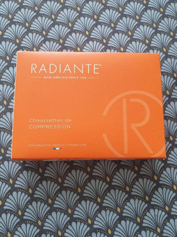 Chaussettes de compression radiante neuve