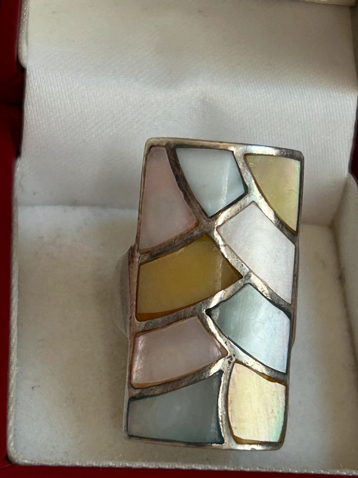 Jolie bague en argent massif avec nacre T. 55 femme TBE - photo numéro 5
