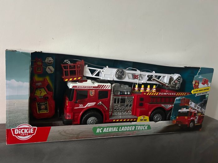 Grand de camion de pompier neuf dickie toys