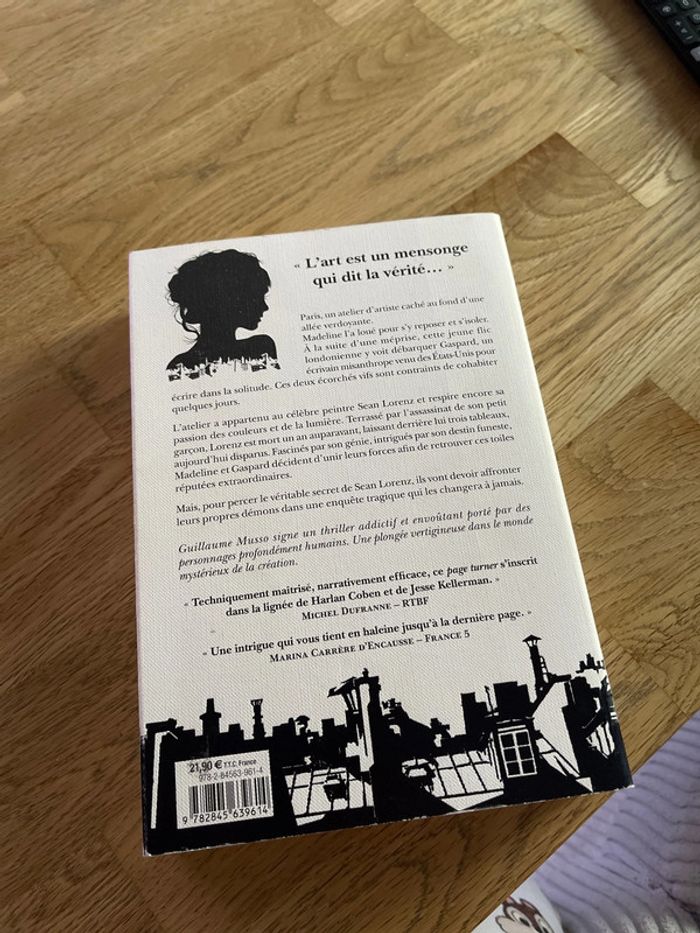 Livre MUSSO, un appartement à Paris - photo numéro 2