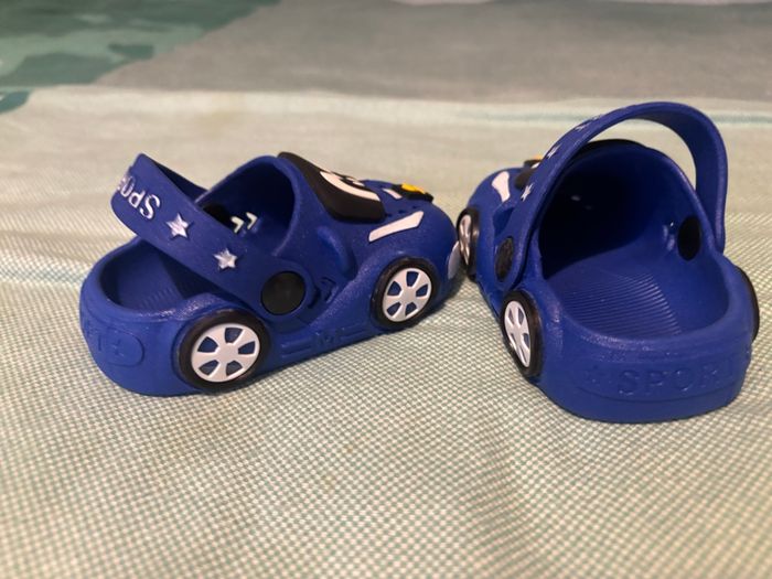 Crocs voiture de sport bébé taille 17/18 - photo numéro 2