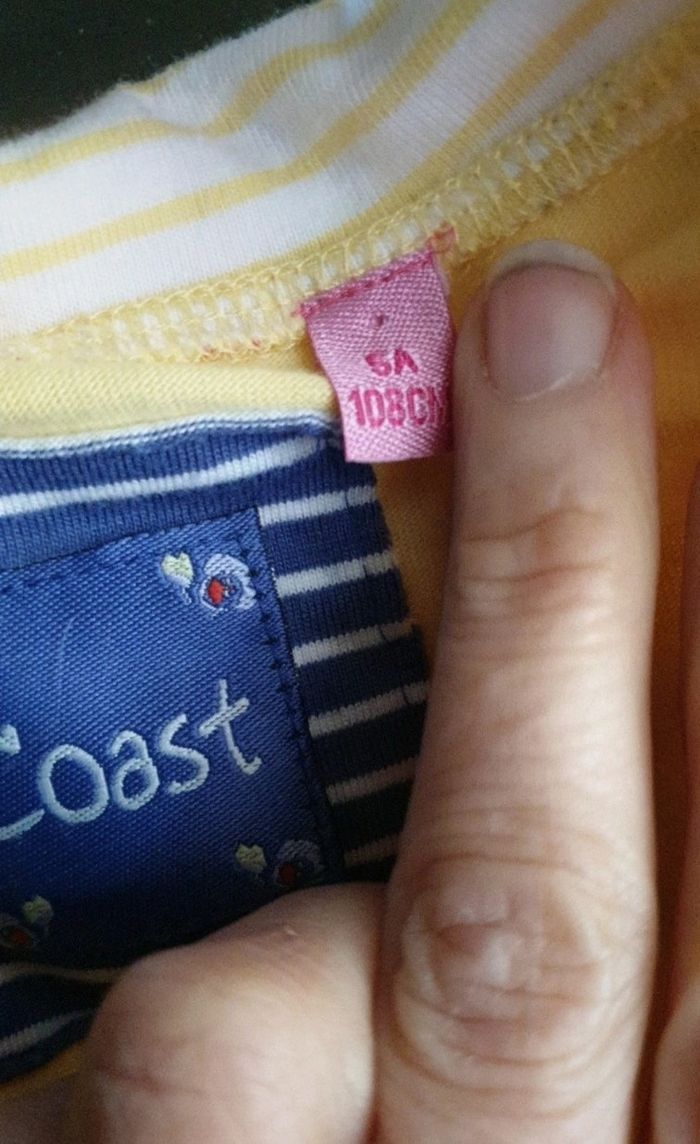 Tee shirt a capuche 5ans - photo numéro 4