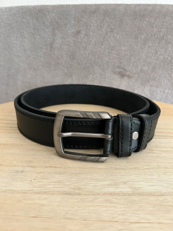 Ceinture en cuir noir taille 105 cm