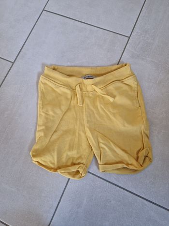 Short jaune 