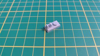 Plaque 1x2 avec clip coupe centrale sur le dessus gris bleuté clair 92280 pièce détachée Lego #B35