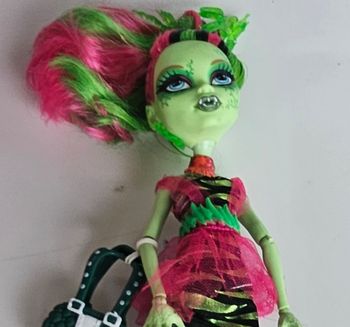Poupée monster higt  verte