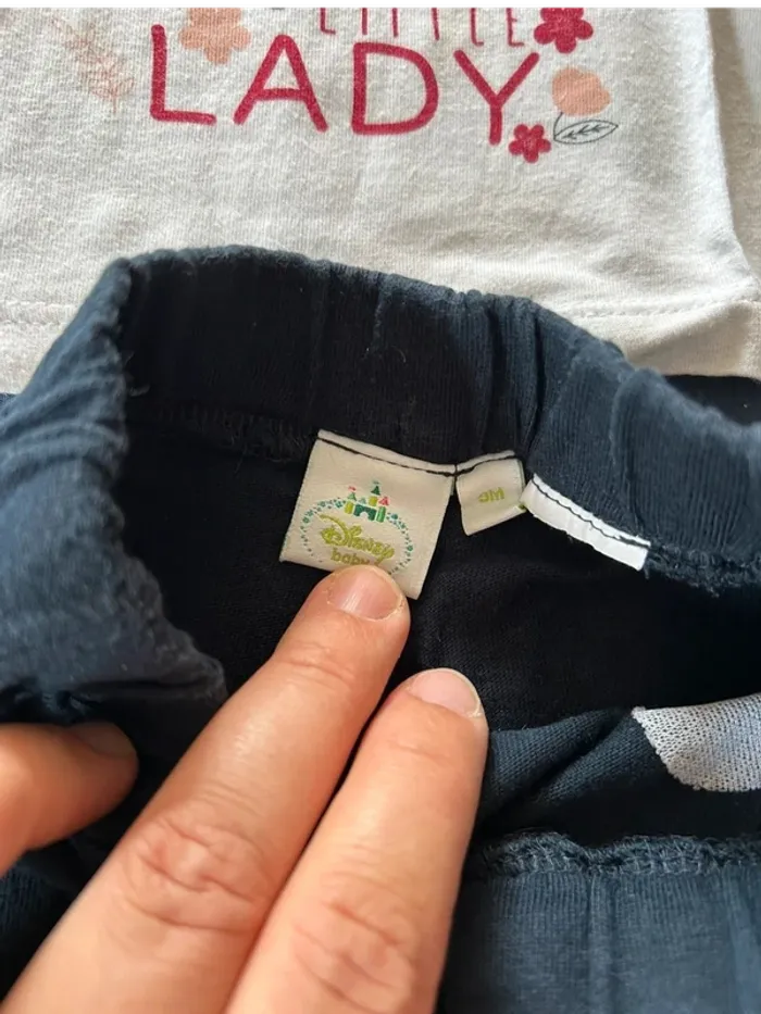 Ensemble Disney taille 9 mois en très bon état - photo numéro 5