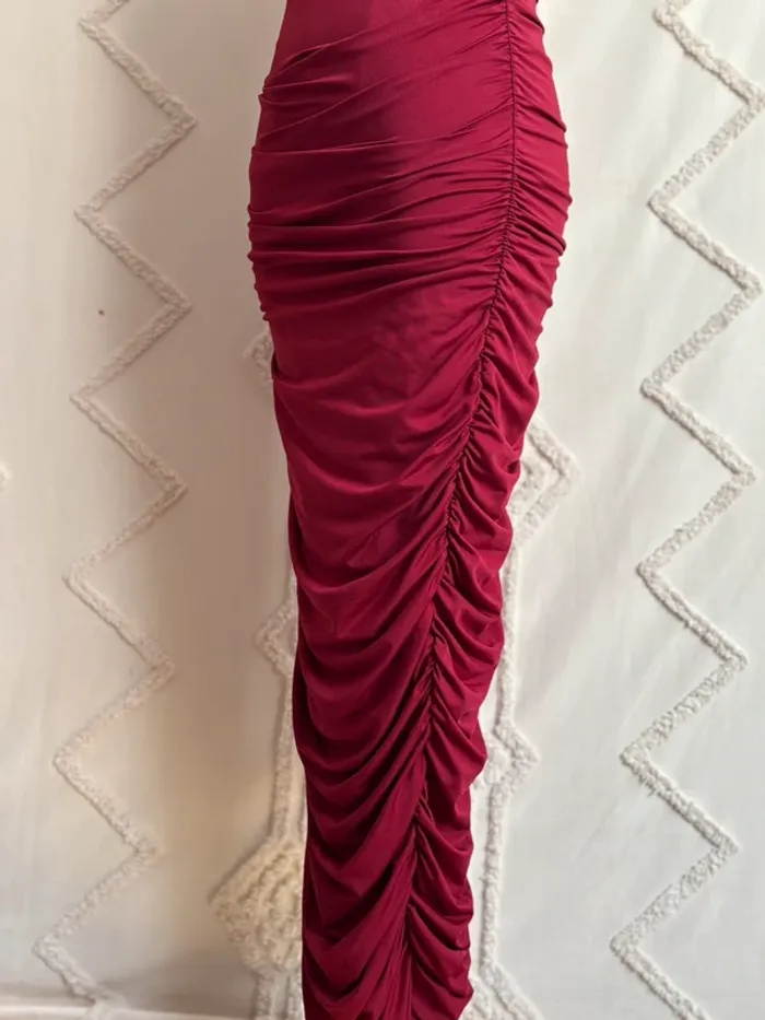 Robe longue moulante bordeaux froncée – bretelles fines – style Y2K sexy glamour - photo numéro 4