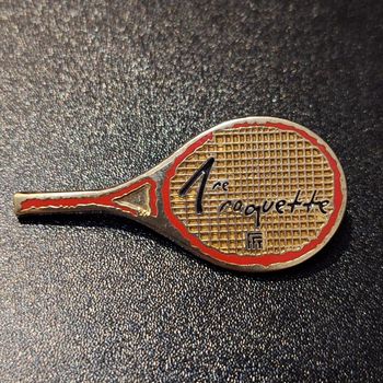 FFT Epinglette signée Ballard raquette de tennis