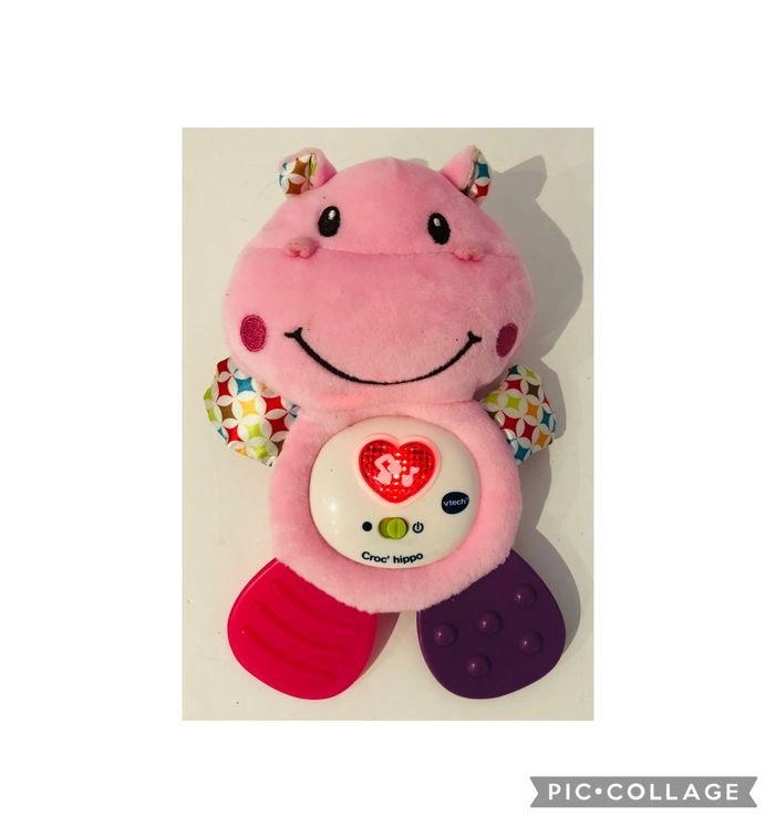 Vtech 80-502555 croc hippo rose 0-24 mois peluche hippopotame hochet musical jouet d’éveil sensoriel textures anneaux de dentition +30 phrases chansons mélodies et sons amusants bleu lot SOP77