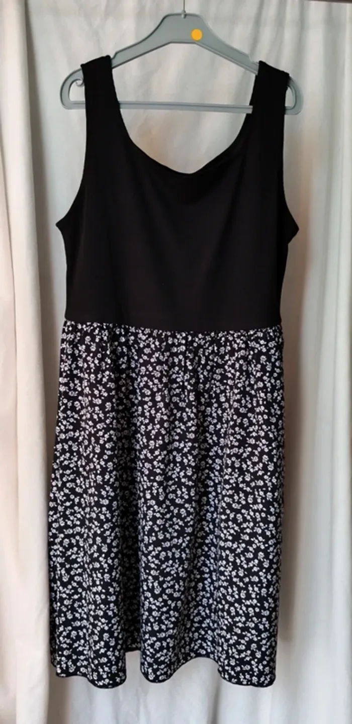 Robe fleurie taille M