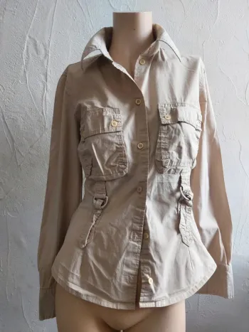 Chemise beige avec poches et boucle