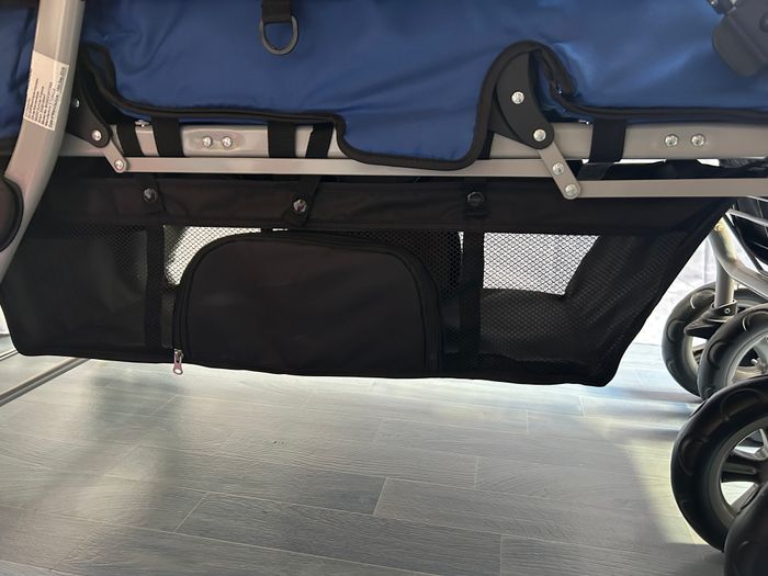 Poussette 3 places neuve - photo numéro 4