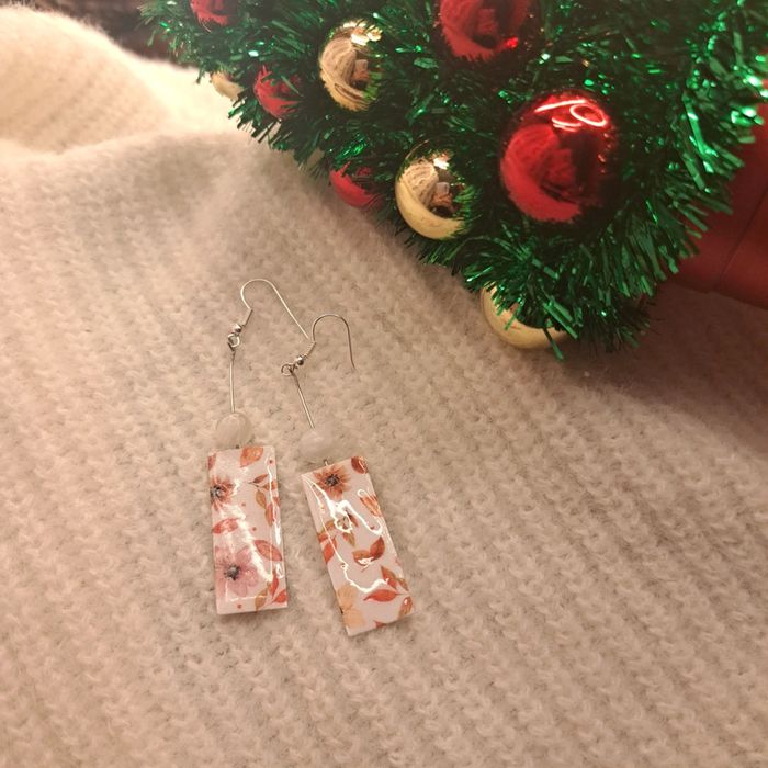 Boucles d'oreilles pendante rectangulaire orange et blanche - photo numéro 2