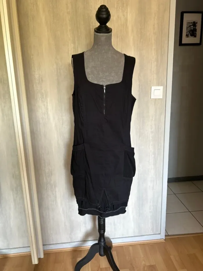 Robe était noire - photo numéro 2