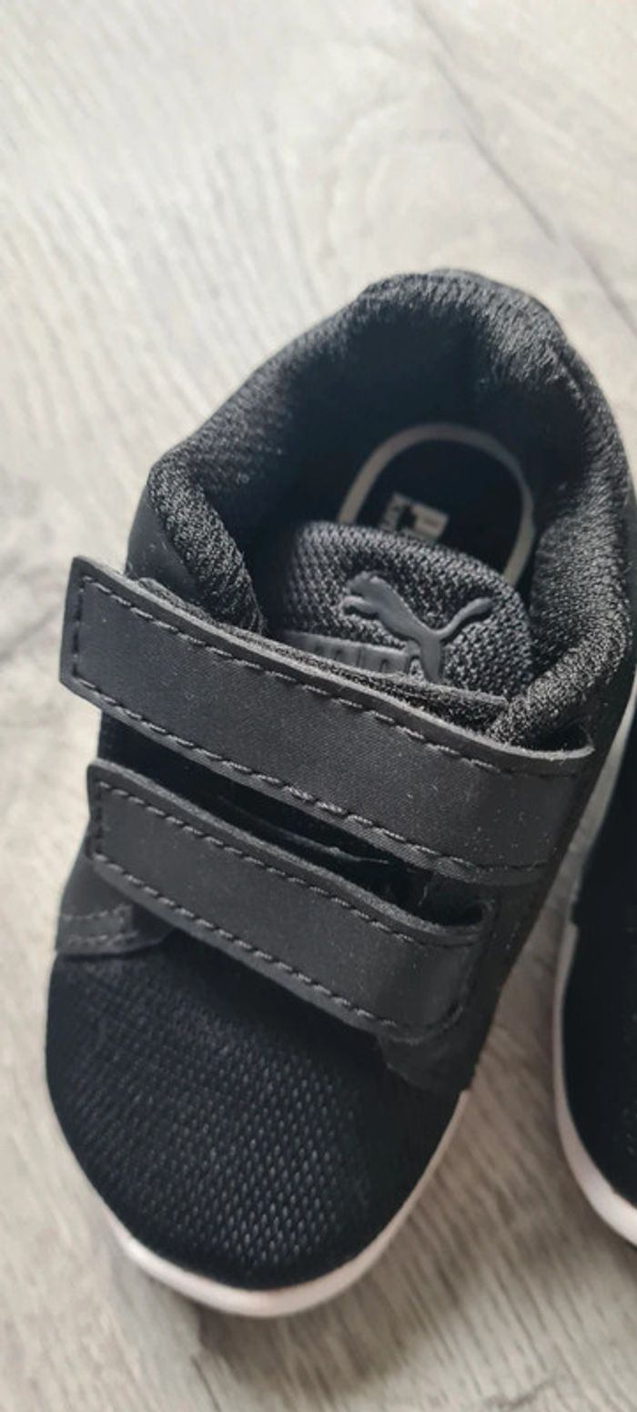 Puma noires et blanches Pointure 20 - photo numéro 2