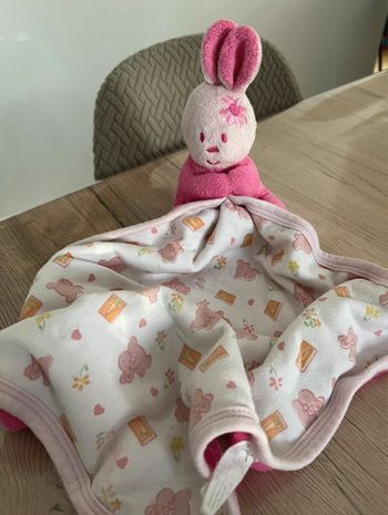 Doudou lapin rose