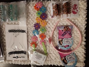 Lot de bijoux et articles cheveux fille
