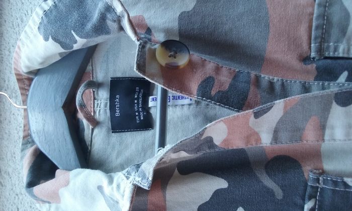 Veste camouflage Bershka femme - photo numéro 4