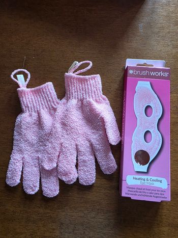 Lot soin & Détente : Gants Exfoliants +Marque Yeux Gel ( Neufs)